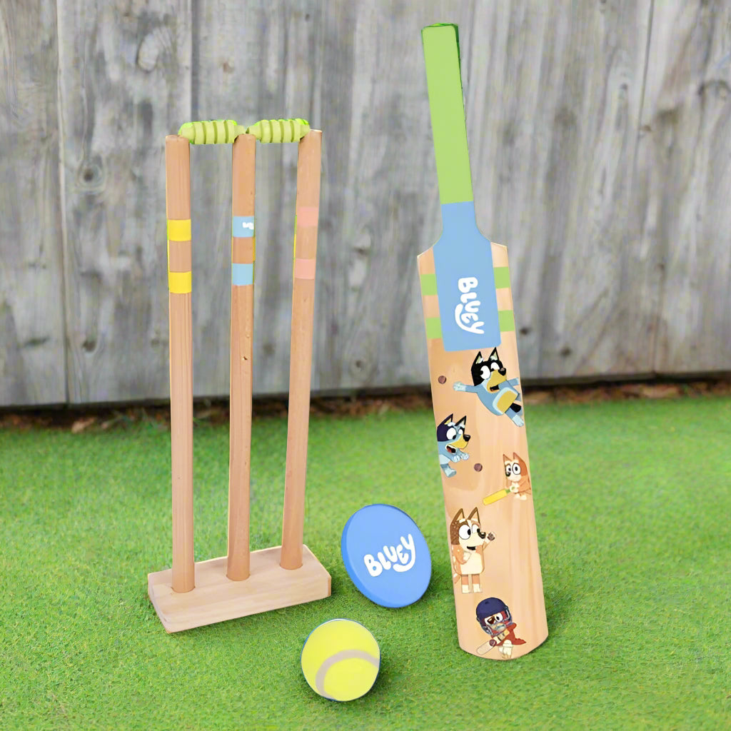 Bluey Wooden Cricket Set
